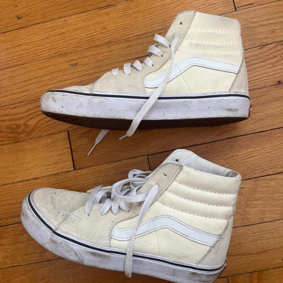 Vans Sk8-Hi Shoe in a cream suede, size 7 womens / size 5.5 mens - Picture 3 of 6